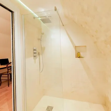 Gorgeous Newly Renovated In Heart Of Old Town * Antibes