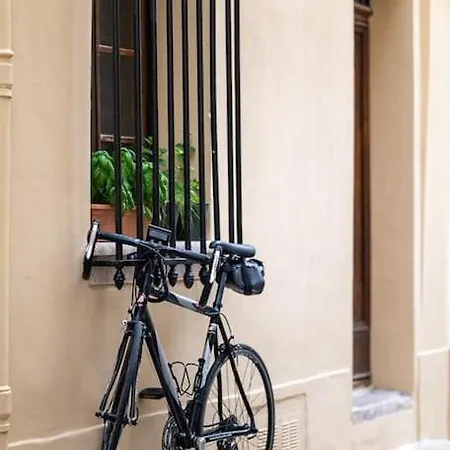 Gorgeous Newly Renovated In Heart Of Old Town Appartement *
