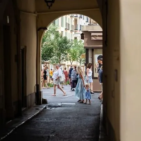 Gorgeous Newly Renovated In Heart Of Old Town Antibes