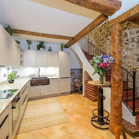 Apartment Gorgeous Newly Renovated In Heart Of Old Town Antibes