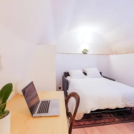 Gorgeous Newly Renovated In Heart Of Old Town Apartment